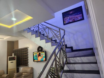 De-Prominent Hotel And Suites,,2 star