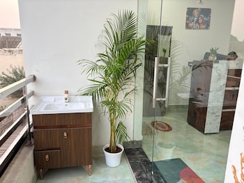 ganga royal guest house