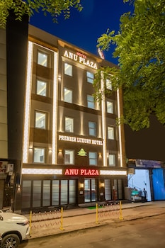 anu plaza 5mins from connaught place