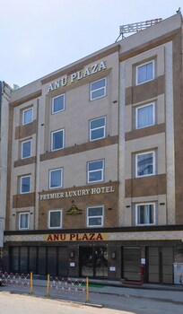 anu plaza 5mins from connaught place