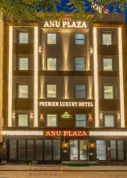 anu plaza 5mins from connaught place