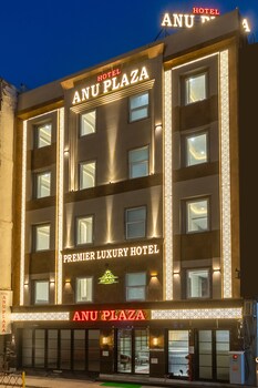 anu plaza 5mins from connaught place