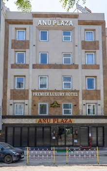 anu plaza 5mins from connaught place