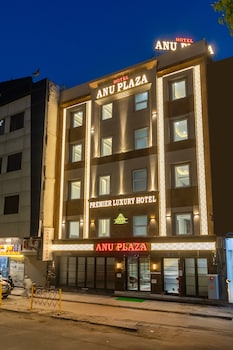 anu plaza 5mins from connaught place