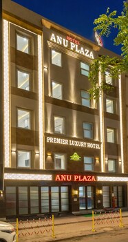 anu plaza 5mins from connaught place