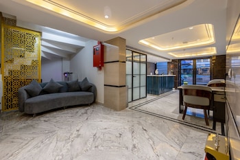 anu plaza 5mins from connaught place