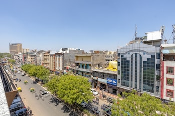 anu plaza 5mins from connaught place