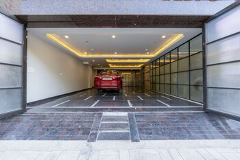 anu plaza 5mins from connaught place