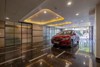 anu plaza 5mins from connaught place