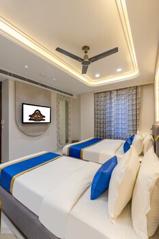 anu plaza 5mins from connaught place