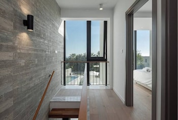 Sunset Park Villa,,3 star