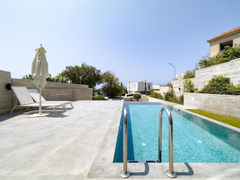 Sunset Park Villa,,3 star