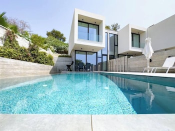 Sunset Park Villa,,3 star