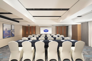 hampton by hilton xian bell tower
