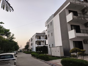 vrindavan stays near burja rd