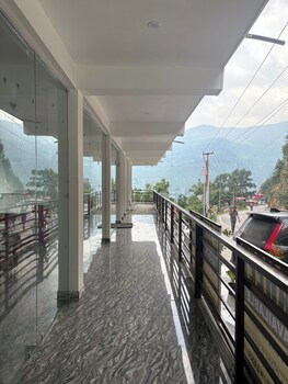 sarvaheet yoga and retreats