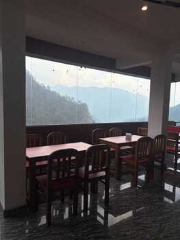 sarvaheet yoga and retreats
