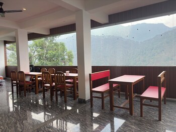sarvaheet yoga and retreats