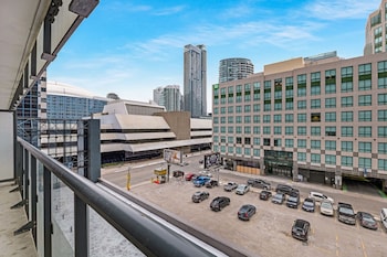 586 Boutique Hotel,586 Dundas St W,2 star