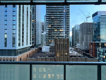 downtown toronto hotel and suites