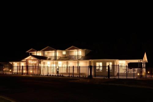 plumes by ch boutique and apartments an ascend collection hotel