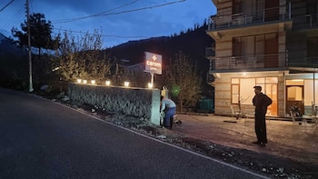carom inn