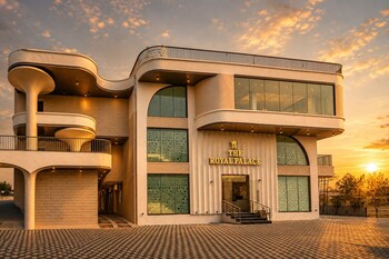 travinities hotel the royal palace