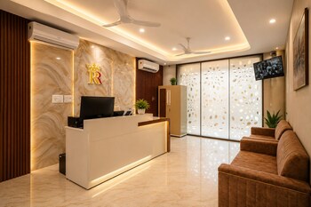 travinities hotel the royal palace