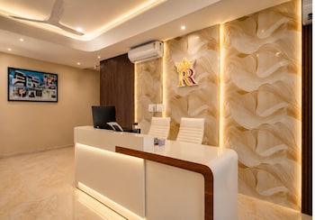 travinities hotel the royal palace