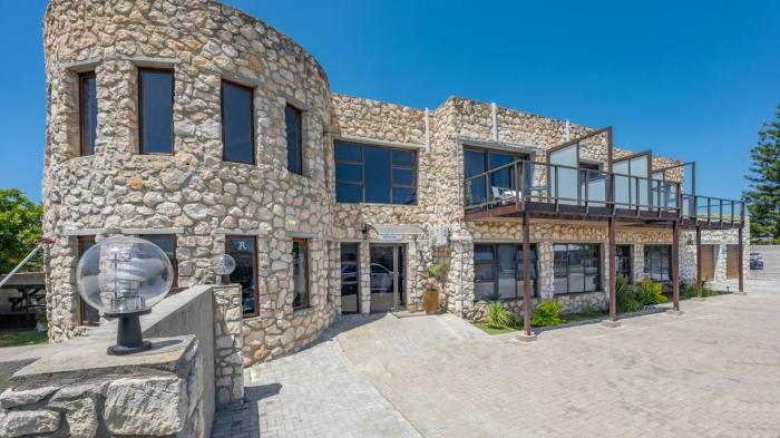 stonehouse on main