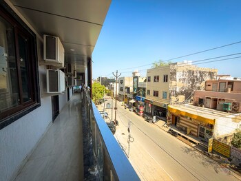 hotel shanti residency vrindavan