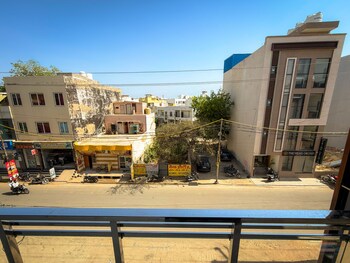 hotel shanti residency vrindavan
