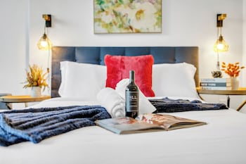 Econo Suites Dt,,2 star