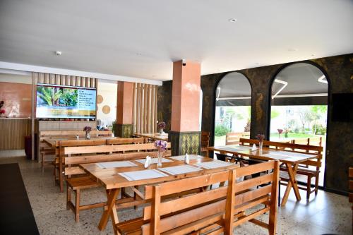 dolanit hotel village