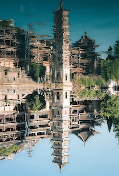 fenghuang meomory riverview inn