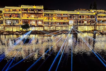 fenghuang meomory riverview inn