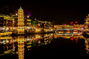 fenghuang meomory riverview inn