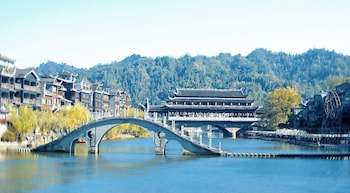 fenghuang meomory riverview inn
