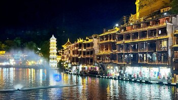 fenghuang meomory riverview inn