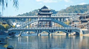 fenghuang meomory riverview inn