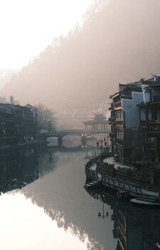 fenghuang meomory riverview inn