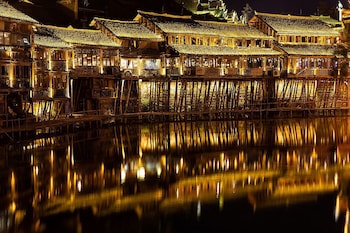 fenghuang meomory riverview inn