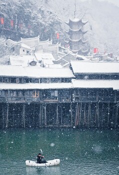 fenghuang meomory riverview inn