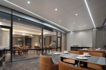 Kw Sky View Hotel -Chongqing Jiefangbei Pedestrian Street Hongyadong Branch,,3 star