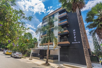 hotel distrito 70 living