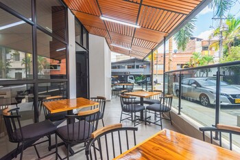 hotel distrito 70 living
