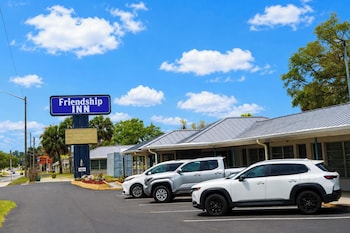 friendship inn near golf course ocala fl