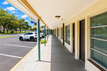 friendship inn near golf course ocala fl