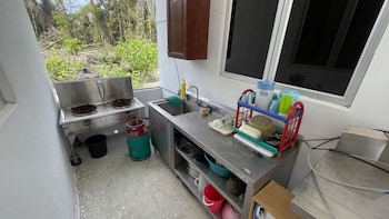 Oyo 91303 Chalet Awie,,2 star