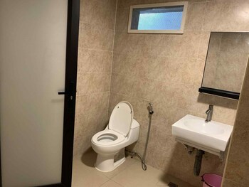 Venus Court Hotel,,2 star